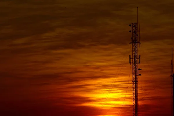 Elektriciteitstoren Bij Zonsondergang — Stockfoto