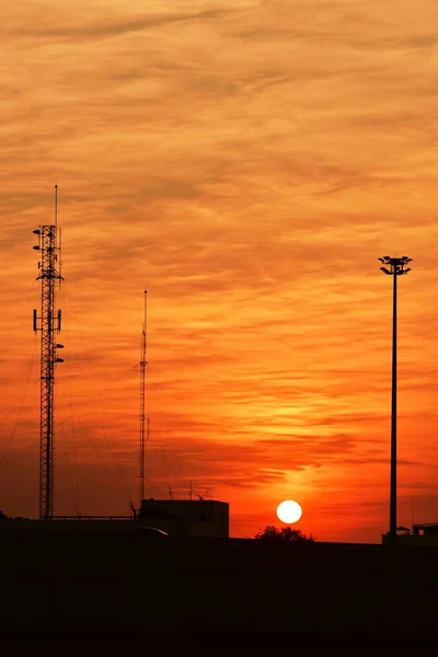 Elektriciteitstoren Bij Zonsondergang — Stockfoto