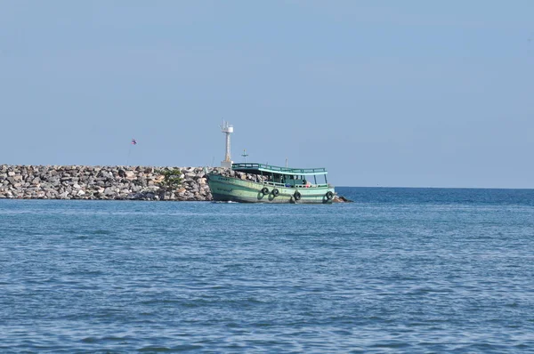 Blick Auf Den Thailändischen Fischereihafen Einem Klaren Hellen Tag — Stockfoto