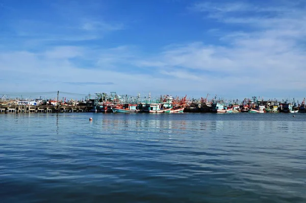 Vue Port Pêche Thaïlandais Par Une Journée Claire Lumineuse — Photo