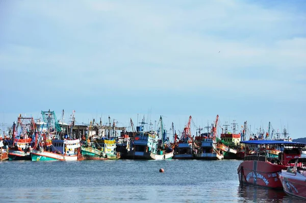 Vista Del Puerto Pesquero Tailandés Día Claro Luminoso — Foto de Stock