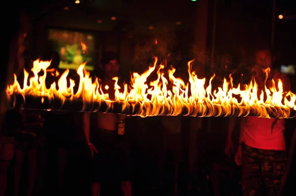 Actuación Espectáculo Fuego Restaurante Frente Mar Tailandia Atracción Turística —  Fotos de Stock