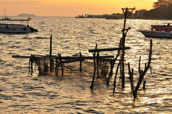 Schöner Goldgelber Himmel Und Sonne Der Blick Auf Strand Strand — Stockfoto