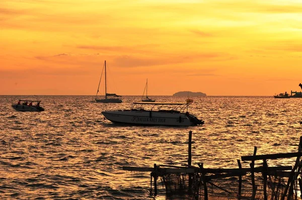 Boote Der Bucht Bei Sonnenuntergang — Stockfoto