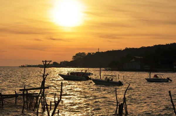 Boote Der Bucht Bei Sonnenuntergang — Stockfoto