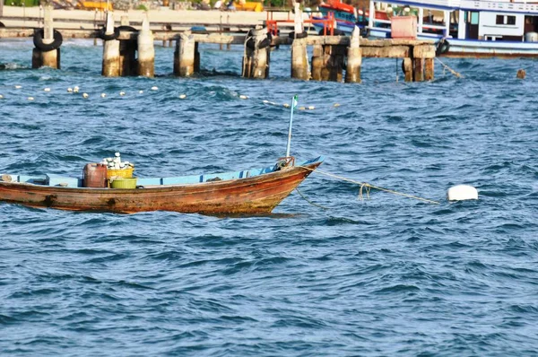 Tayland Tekneleri Olan Bir Körfez — Stok fotoğraf