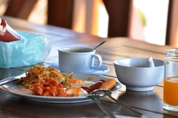 Desayuno Inglés Clásico Con Huevos Cruasanes Desayuno Estilo Occidental Resort —  Fotos de Stock