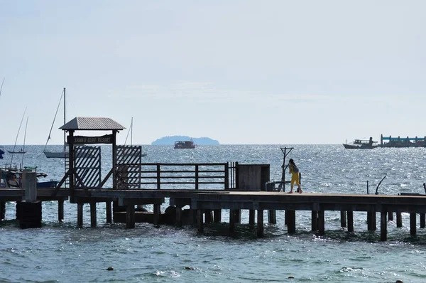 リゾートシティの海の桟橋 — ストック写真