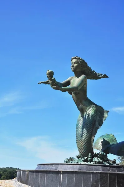 Escultura Sereia Com Criança Costa Mar — Fotografia de Stock