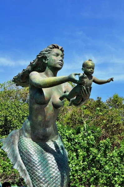 Estátua Uma Sereia Filho Com Céu Ponto Vista Beira Mar — Fotografia de Stock