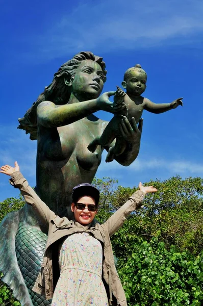 Woman Sculpture Mermaid Child Sea Coast — Stock Photo, Image