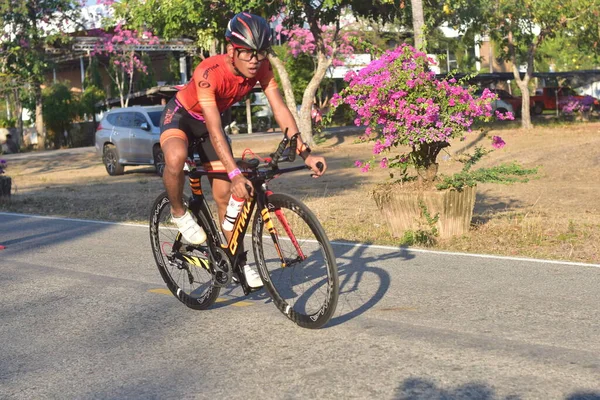 Janeiro 2014 Tailândia Homem Ciclista Andando Bicicleta Esportiva Competição Bicicleta — Fotografia de Stock