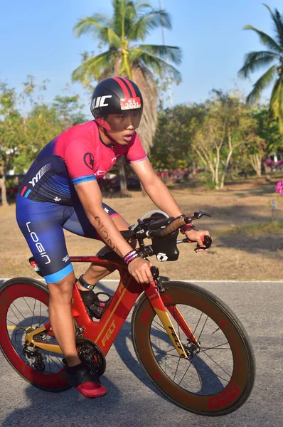 Janeiro 2014 Tailândia Homem Ciclista Andando Bicicleta Esportiva Competição Bicicleta — Fotografia de Stock