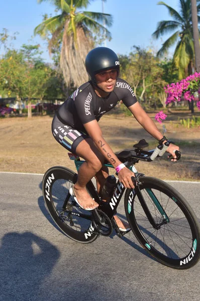 Janeiro 2014 Tailândia Homem Ciclista Andando Bicicleta Esportiva Competição Bicicleta — Fotografia de Stock