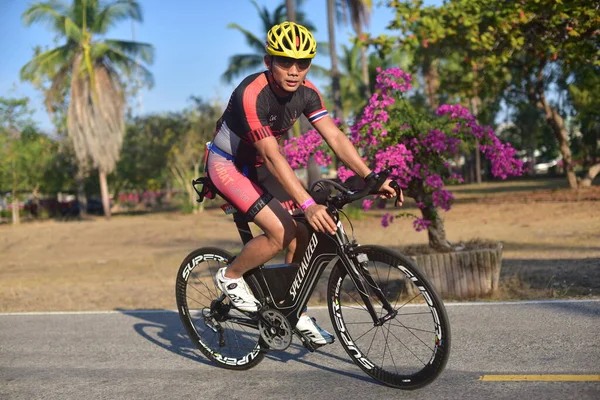 Ocak 2014 Tayland Bisiklet Yarışında Bisiklete Binen Adam — Stok fotoğraf