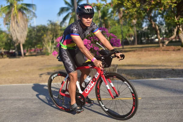 Janeiro 2014 Tailândia Homem Ciclista Andando Bicicleta Esportiva Competição Bicicleta — Fotografia de Stock