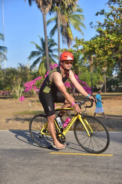 Janeiro 2014 Tailândia Homem Ciclista Andando Bicicleta Esportiva Competição Bicicleta — Fotografia de Stock