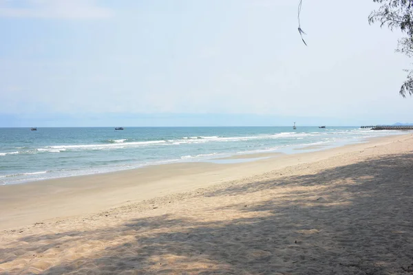 Bella Spiaggia Sabbiosa Costa Del Mare Giornata Sole — Foto Stock