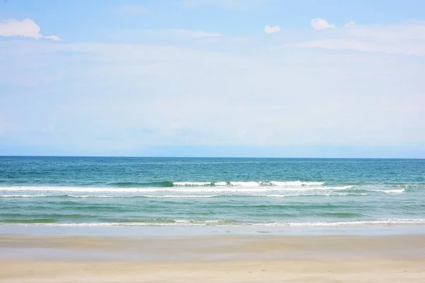 Hermosa Costa Del Mar Día Soleado — Foto de Stock