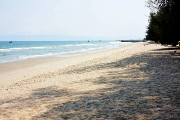 晴れた日の美しい海の海岸 — ストック写真