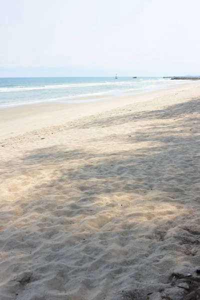 Belle Plage Sable Fin Côte Journée Ensoleillée — Photo