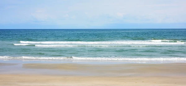 Hermosa Costa Del Mar Día Soleado — Foto de Stock