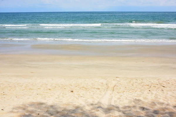 Hermosa Costa Del Mar Día Soleado — Foto de Stock