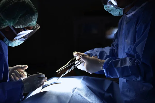 Cerrahlar Ameliyathanede Tıbbi Ekip Ekipmanlar Hastanede — Stok fotoğraf