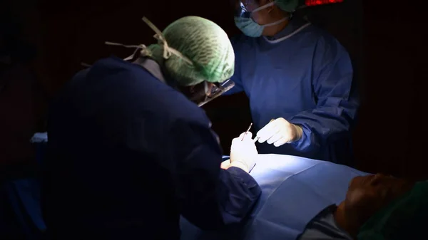 Cerrahlar Ameliyathanede Tıbbi Ekip Ekipmanlar Hastanede — Stok fotoğraf
