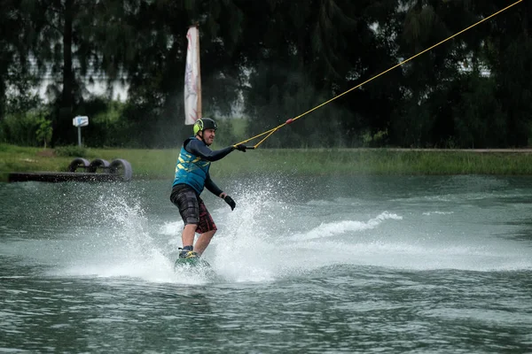 Ottobre 2018 Thailandia Uomo Sveglia Sull Acqua Nel Parco Cittadino — Foto Stock