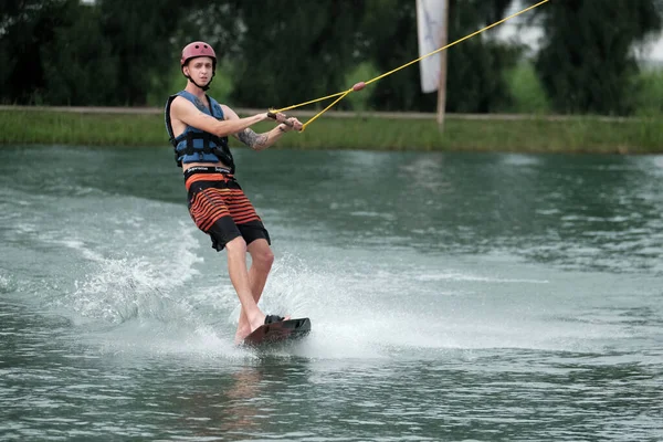 Outubro 2018 Tailândia Homem Está Wakeboarding Água Parque Cidade — Fotografia de Stock