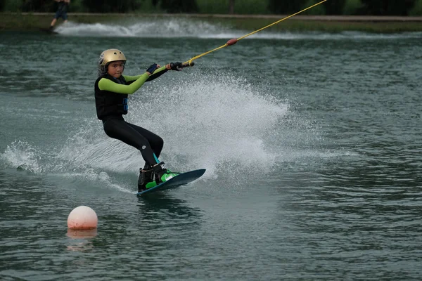 Outubro 2018 Tailândia Homem Está Wakeboarding Água Parque Cidade — Fotografia de Stock