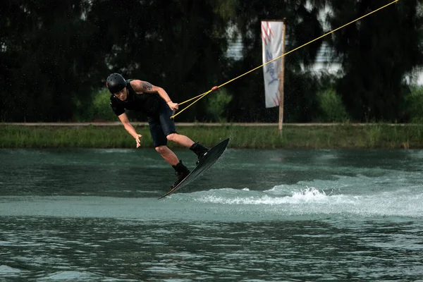 Outubro 2018 Tailândia Homem Está Wakeboarding Água Parque Cidade — Fotografia de Stock