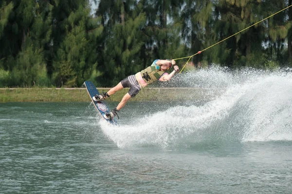 Outubro 2018 Tailândia Homem Está Wakeboarding Água Parque Cidade — Fotografia de Stock