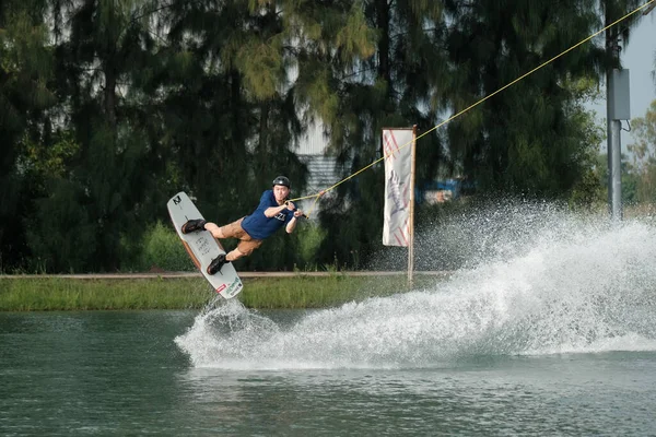 Oktober 2018 Thailand Mann Beim Wakeboarden Auf Dem Wasser Stadtpark — Stockfoto