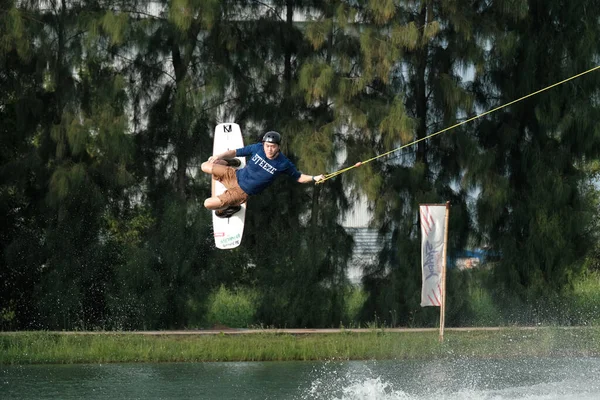 Outubro 2018 Tailândia Homem Está Wakeboarding Água Parque Cidade — Fotografia de Stock