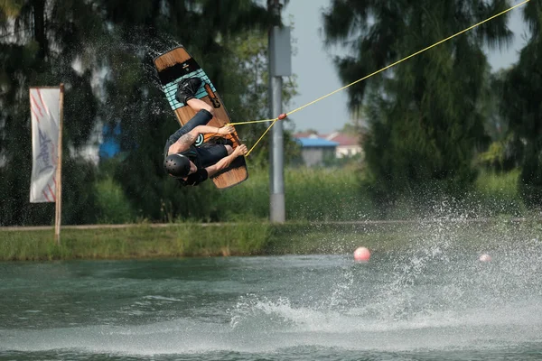 Outubro 2018 Tailândia Homem Está Wakeboarding Água Parque Cidade — Fotografia de Stock