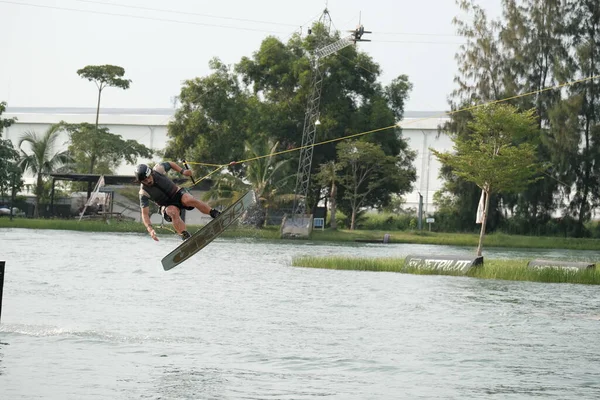 Outubro 2018 Tailândia Homem Está Wakeboarding Água Parque Cidade — Fotografia de Stock