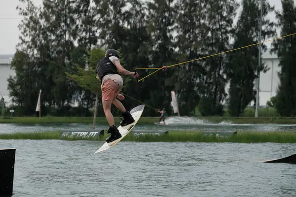 Octobre 2018 Thaïlande Homme Réveille Sur Eau Dans Parc Ville — Photo