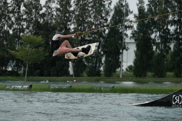 Octobre 2018 Thaïlande Homme Réveille Sur Eau Dans Parc Ville — Photo