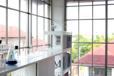 modern ofis içi pencereli