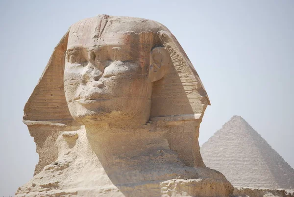 Nahaufnahme Der Großen Sphinx Von Giza Mit Pyramide Hintergrund — Stockfoto