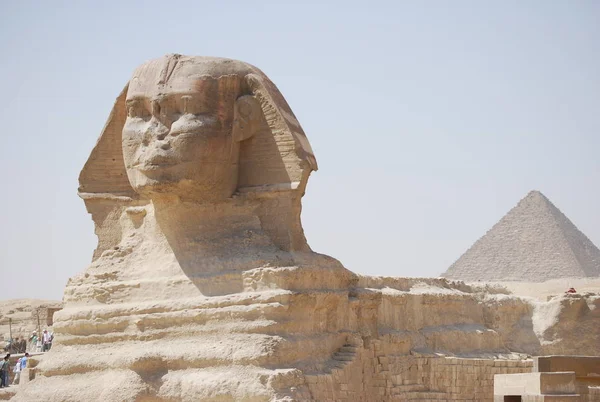 Große Sphinx Von Giza Mit Pyramide Hintergrund — Stockfoto