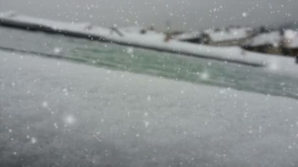 Снег Падает Крышу Окно — стоковое видео
