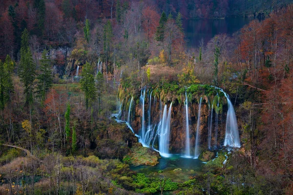 Plitvice Waterfall in autumn. — Stock Photo, Image