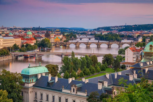 Prague au coucher du soleil. — Photo