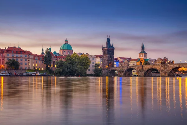 Прага на рассвете. — стоковое фото
