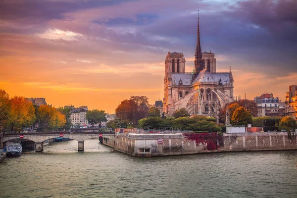 Paris bei Sonnenuntergang. — Stockfoto