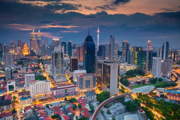 Miasta Kuala Lumpur o zachodzie słońca. — Zdjęcie stockowe