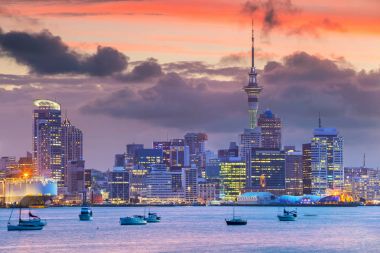 Auckland. Auckland manzarası, Yeni Zelanda günbatımı sırasında Cityscape görüntü.